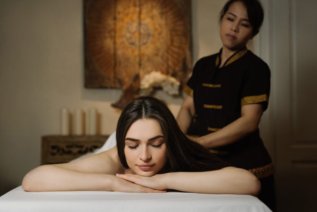 Karališkas kokosų aliejaus masažas