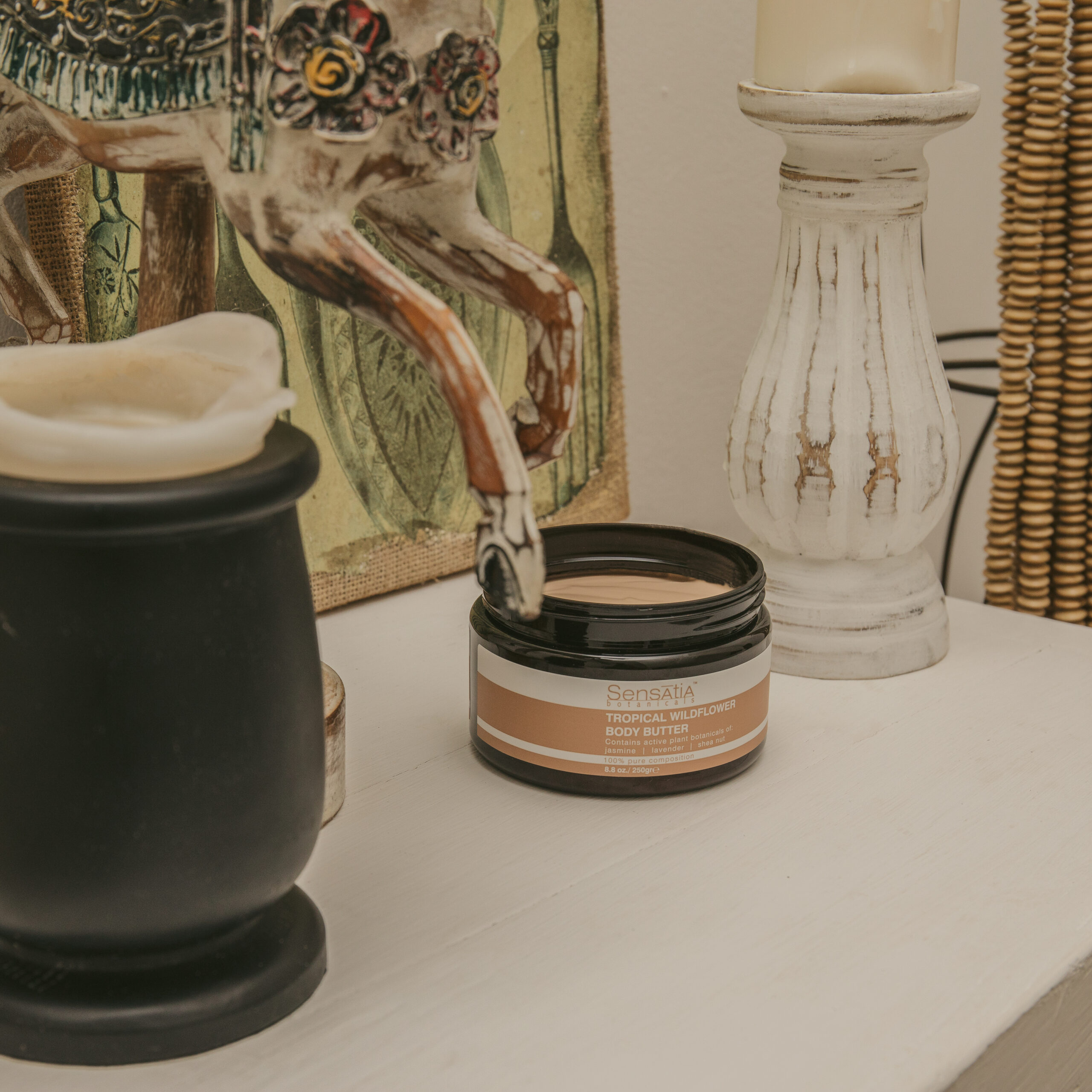 https://aziaspa.lt/wp-content/uploads/2026/07/kuno-sviestas-su-tropinemis-lauku-gelemis-tropical-wildflower-body-butter-300ml-1-scaled.jpg